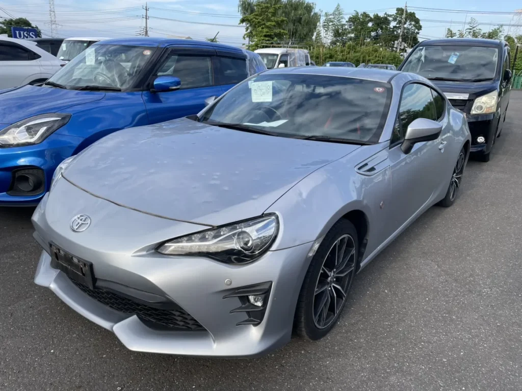 雹害を受けたトヨタ86