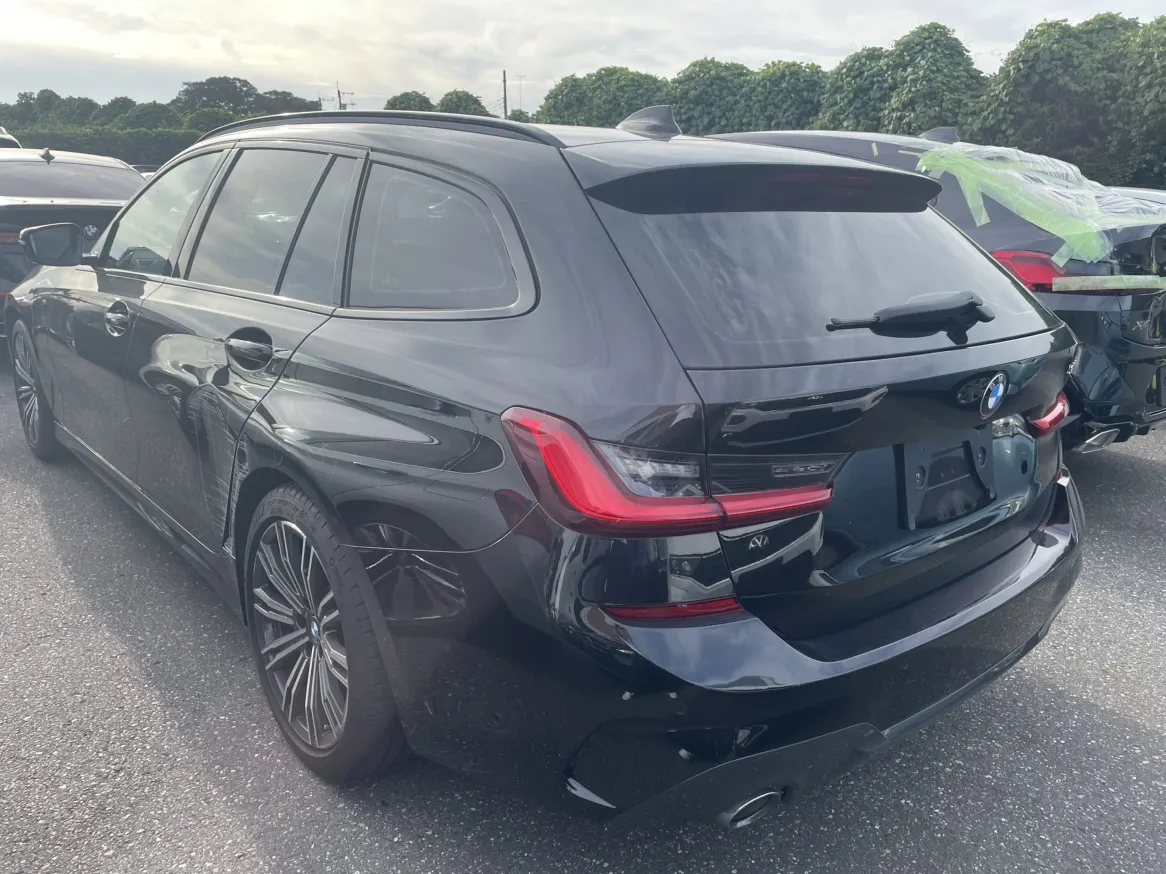 320i