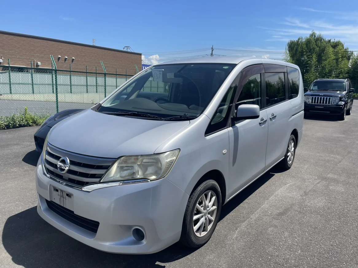 セレナ 銀色 中古車 過走行