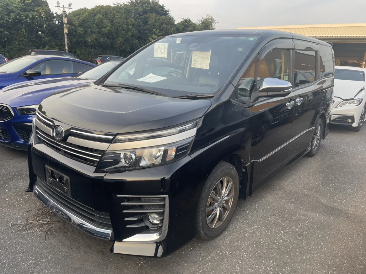 ヴォクシー 黒色 事故車 左側面損傷 修復歴
