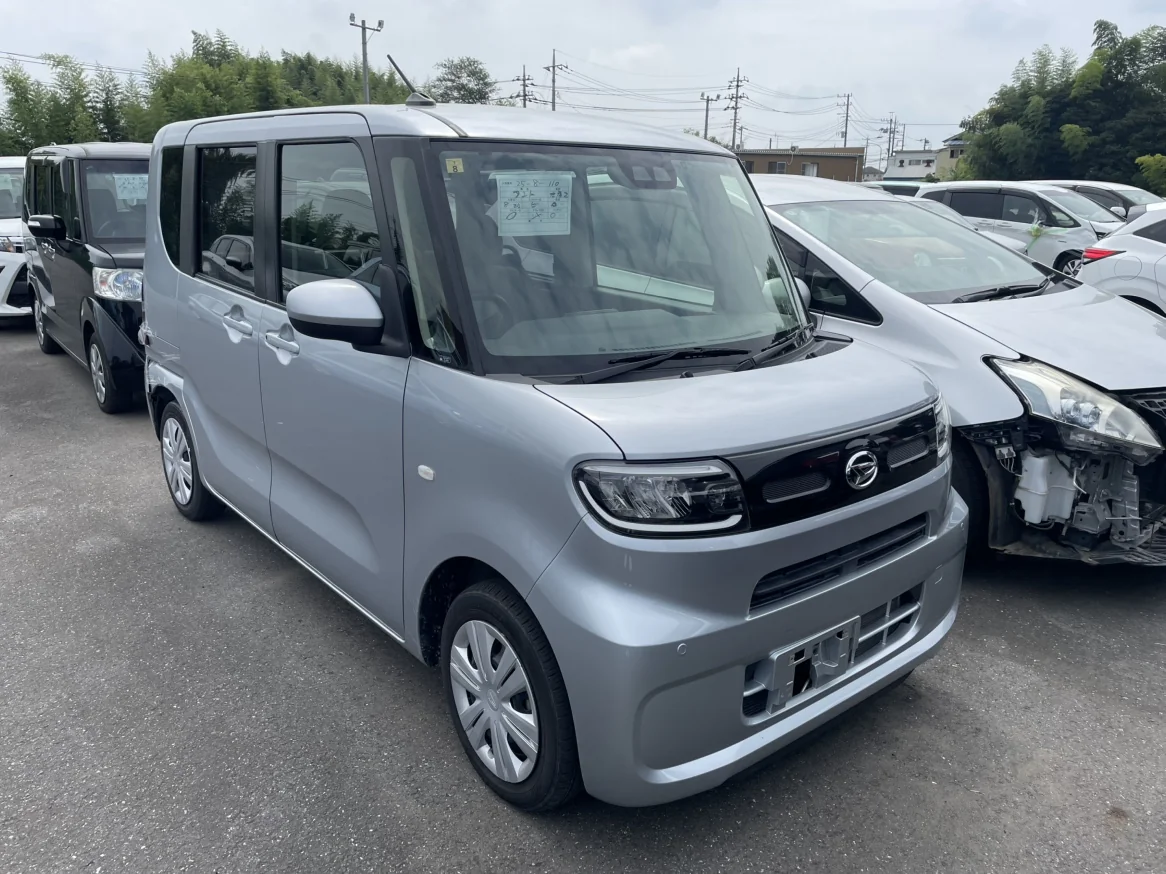 タント　銀色　事故車