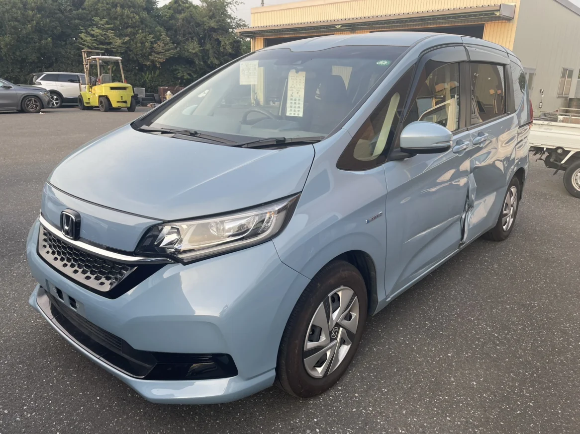 フリードハイブリッド　青色　事故車